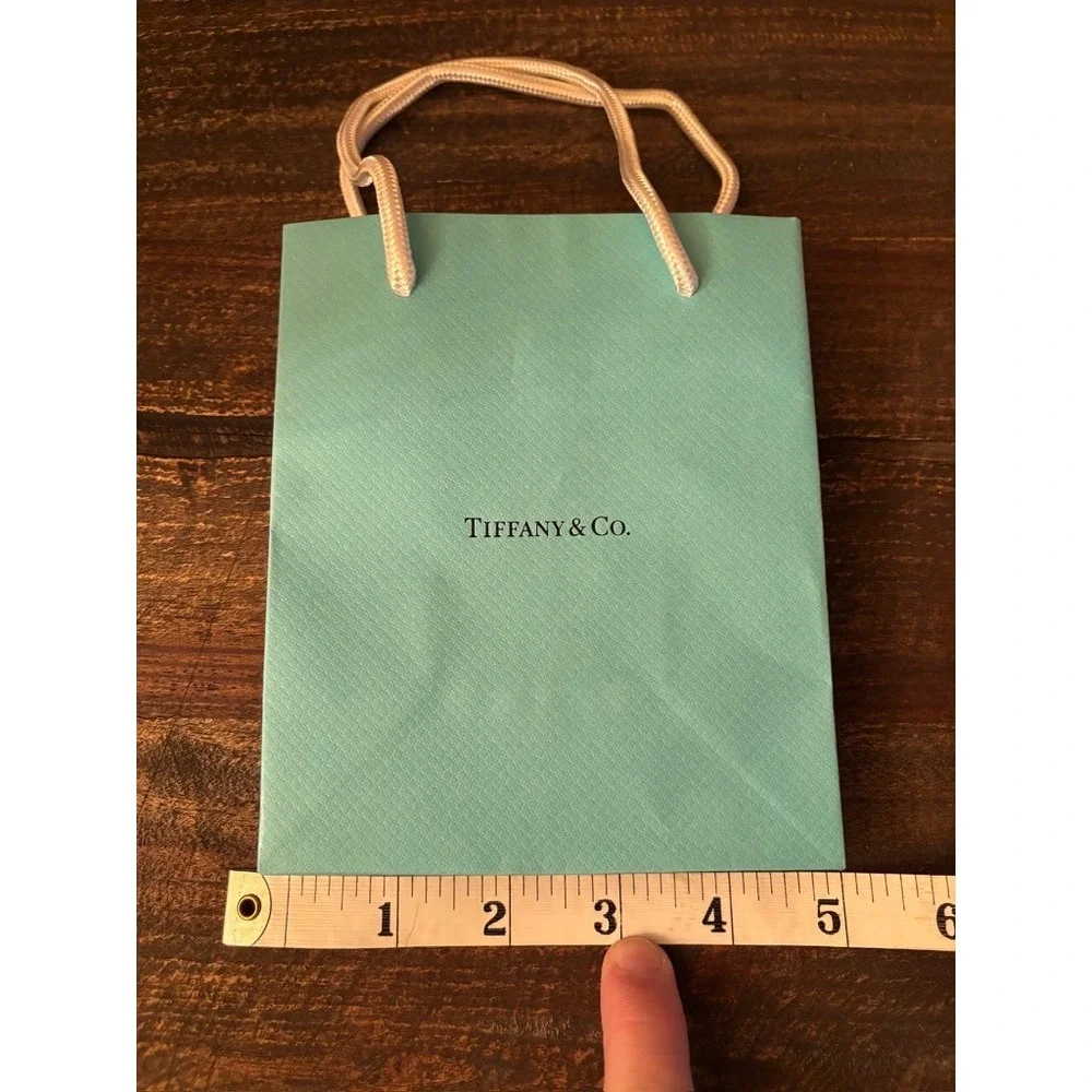 TIFFANY & Co. 5